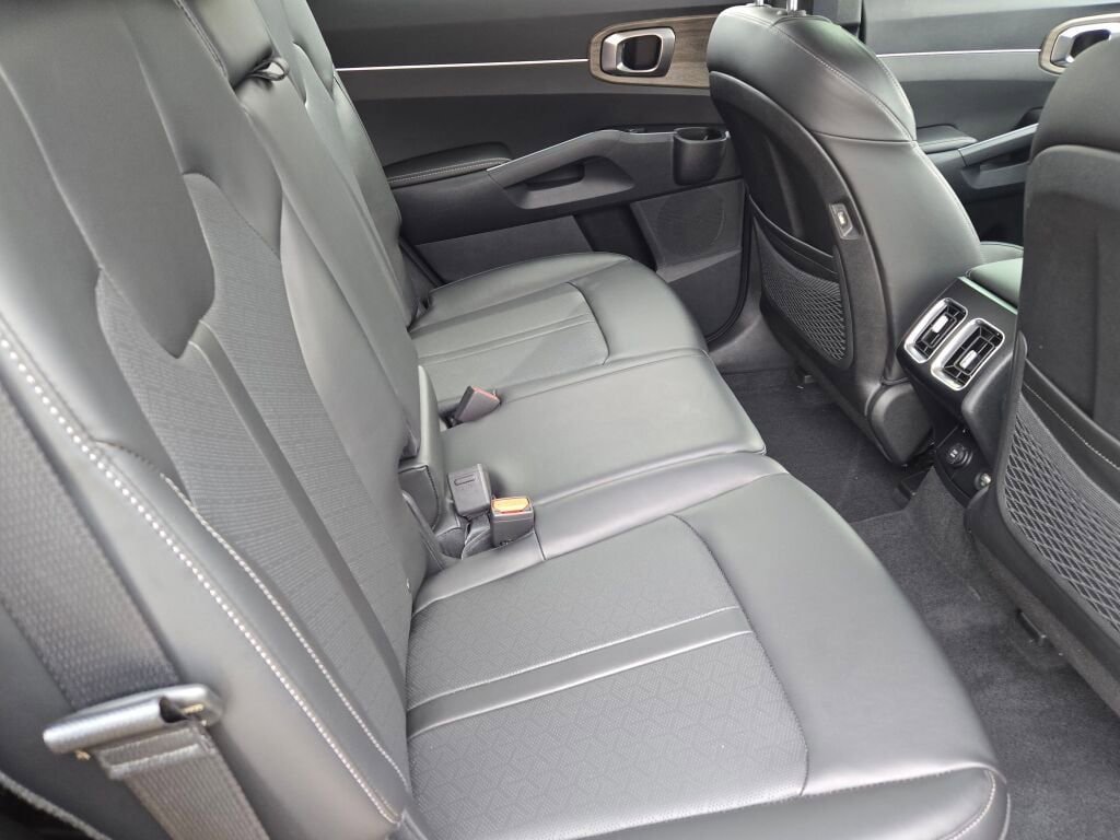 Used 2023 Kia Sorento S image 8