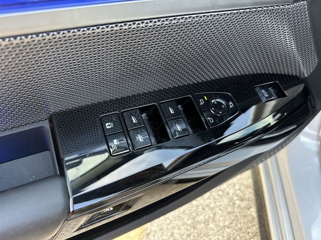 Used 2025 BMW 760i xDrive w/ Executive Package image 16