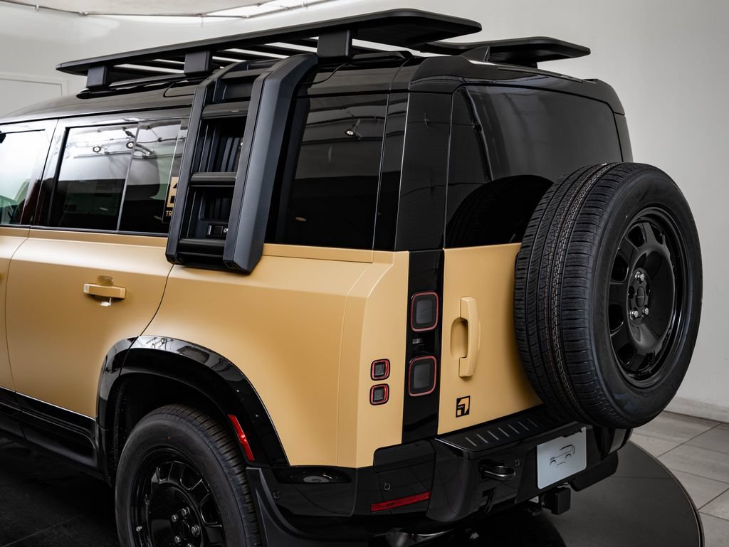 New 2026 Land Rover Defender 110 Trophy Edition AWD/4WD image 18