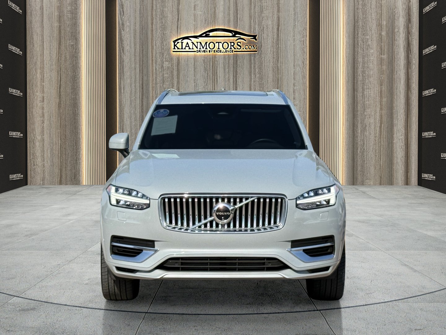 Used 2024 Volvo XC90 T8 Plus w/ Protection Package Premier AWD/4WD image 2