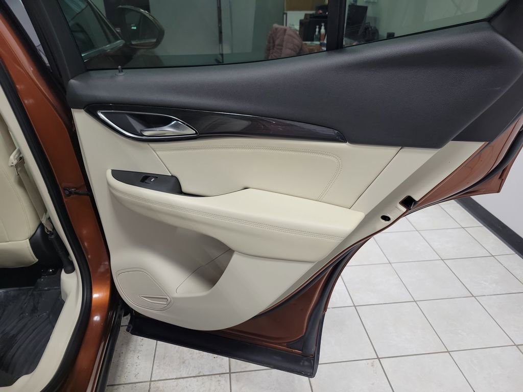 Used 2022 Buick Envision Essence w/ Safety Package image 20