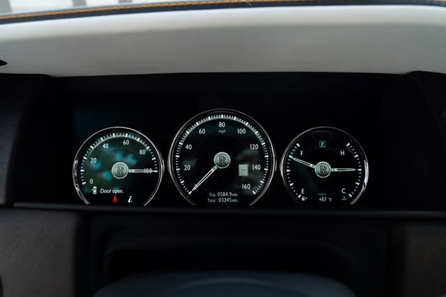 Used 2023 Rolls-Royce Cullinan w/ Cullinan Package image 39