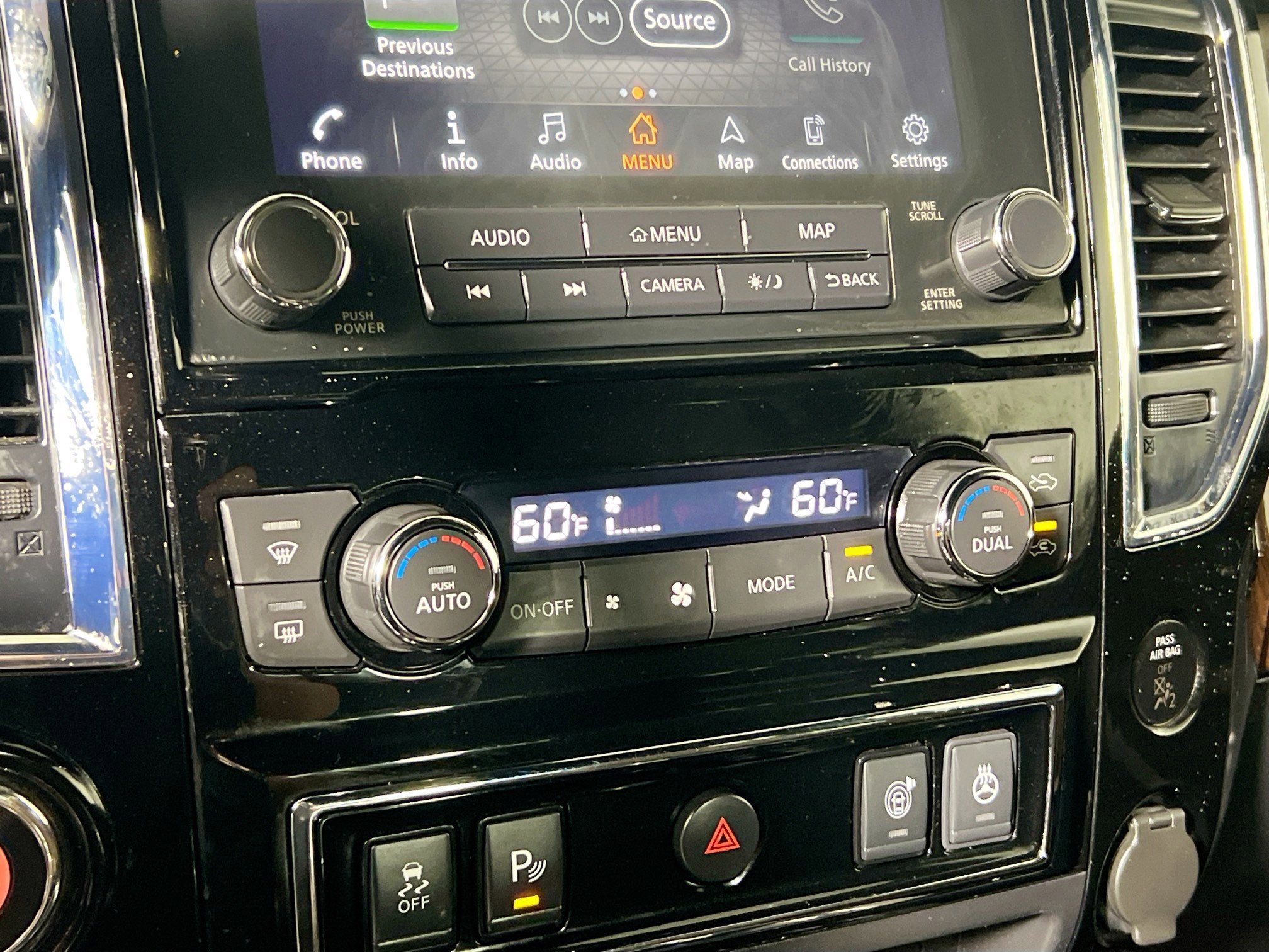 Used 2020 Nissan Titan Platinum Reserve w/ Moonroof Package image 27