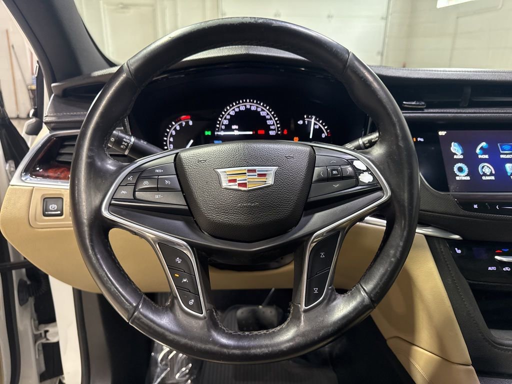 Used 2017 Cadillac XT5 Luxury w/ Driver Awareness Package FWD image 11