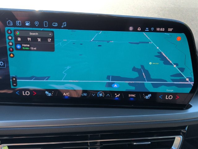Used 2025 Chevrolet Traverse LT w/ Driver Confidence Package FWD image 17