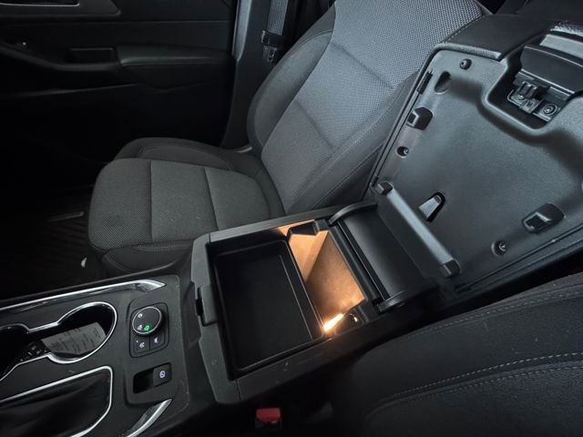 Used 2023 Chevrolet Traverse LT w/ Rear Camera Mirror Package image 39