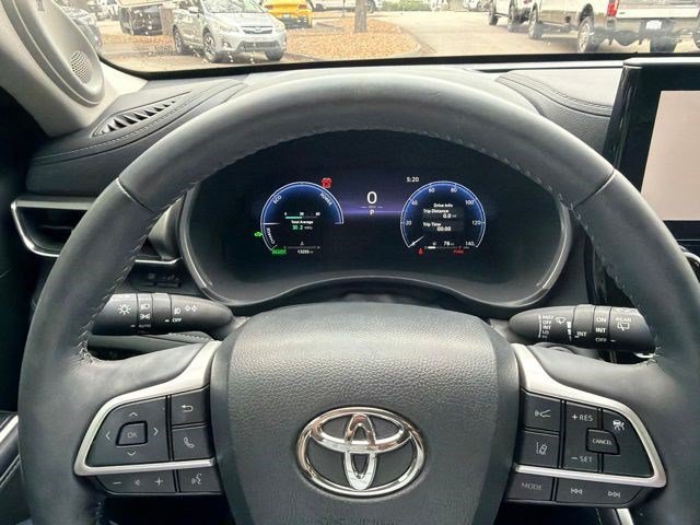 Used 2024 Toyota Highlander Limited AWD/4WD image 22