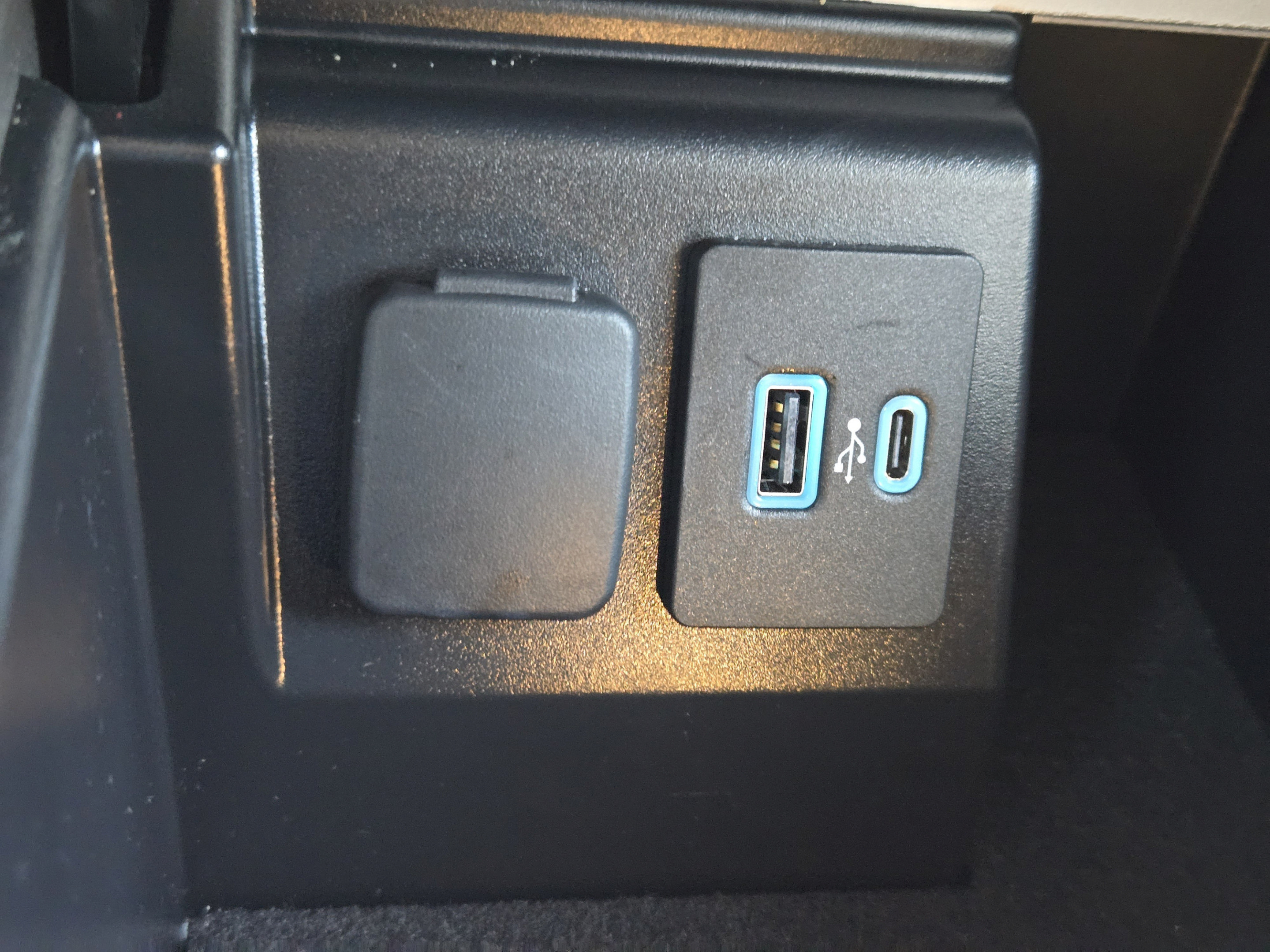 Used 2023 Ford Explorer Limited w/ Limited Technology Package RWD image 14