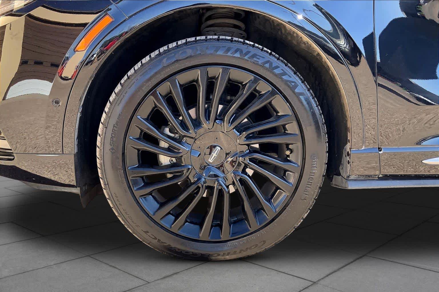 Used 2021 Lincoln Corsair Reserve w/ Equipment Group 201A FWD image 11