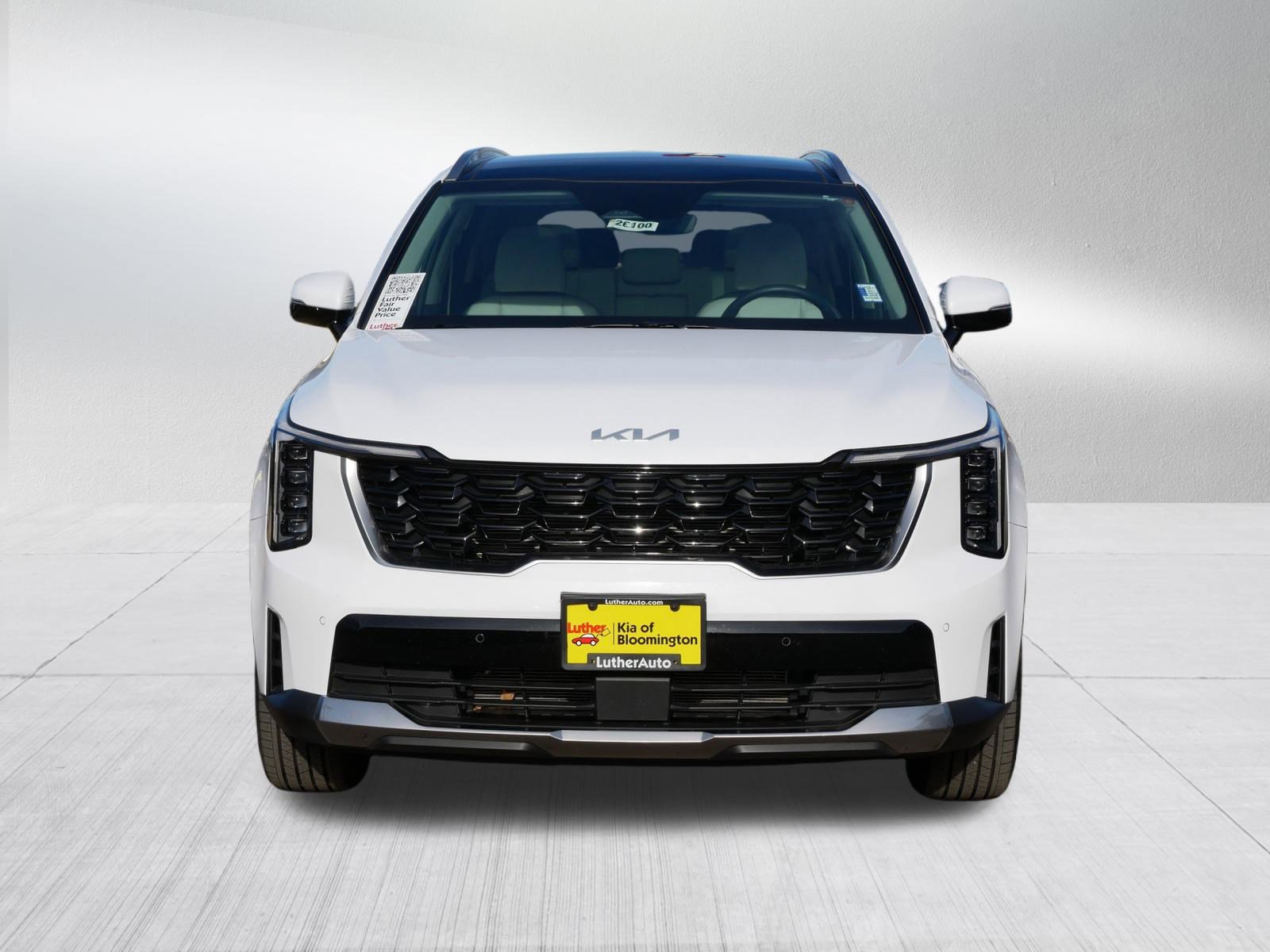 Certified 2025 Kia Sorento S w/ Panoramic Sunroof Package image 2