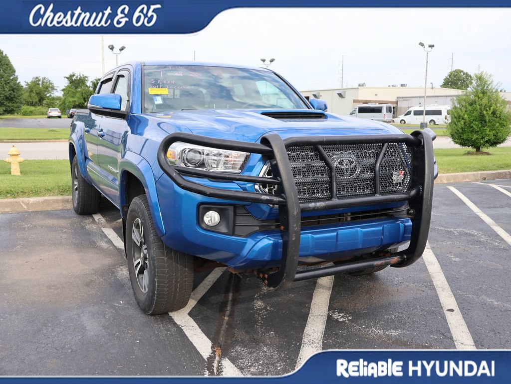 Used 2017 Toyota Tacoma TRD Sport AWD/4WD image 2