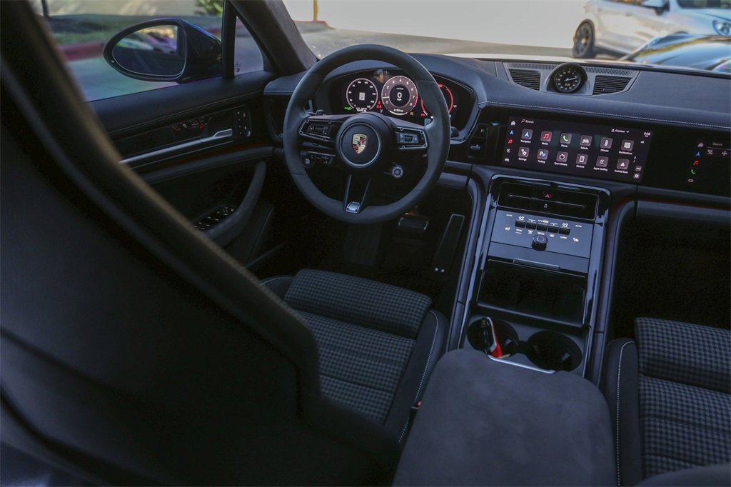 Certified 2025 Porsche Panamera GTS image 34