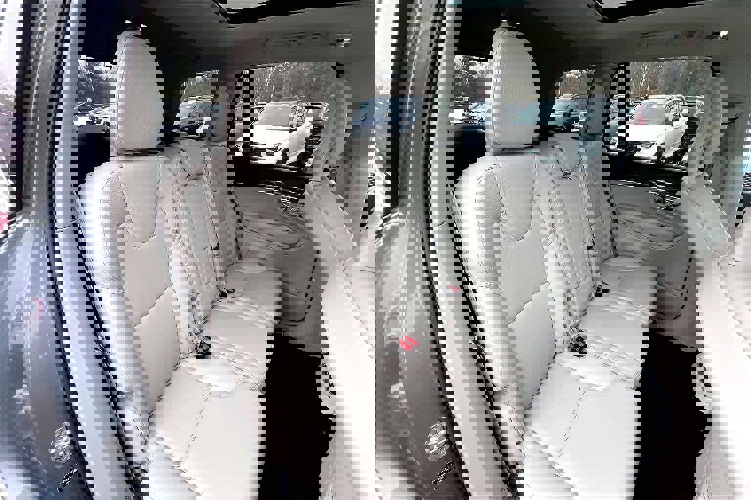 Used 2017 Volvo XC90 T6 Momentum w/ Vision Package image 19