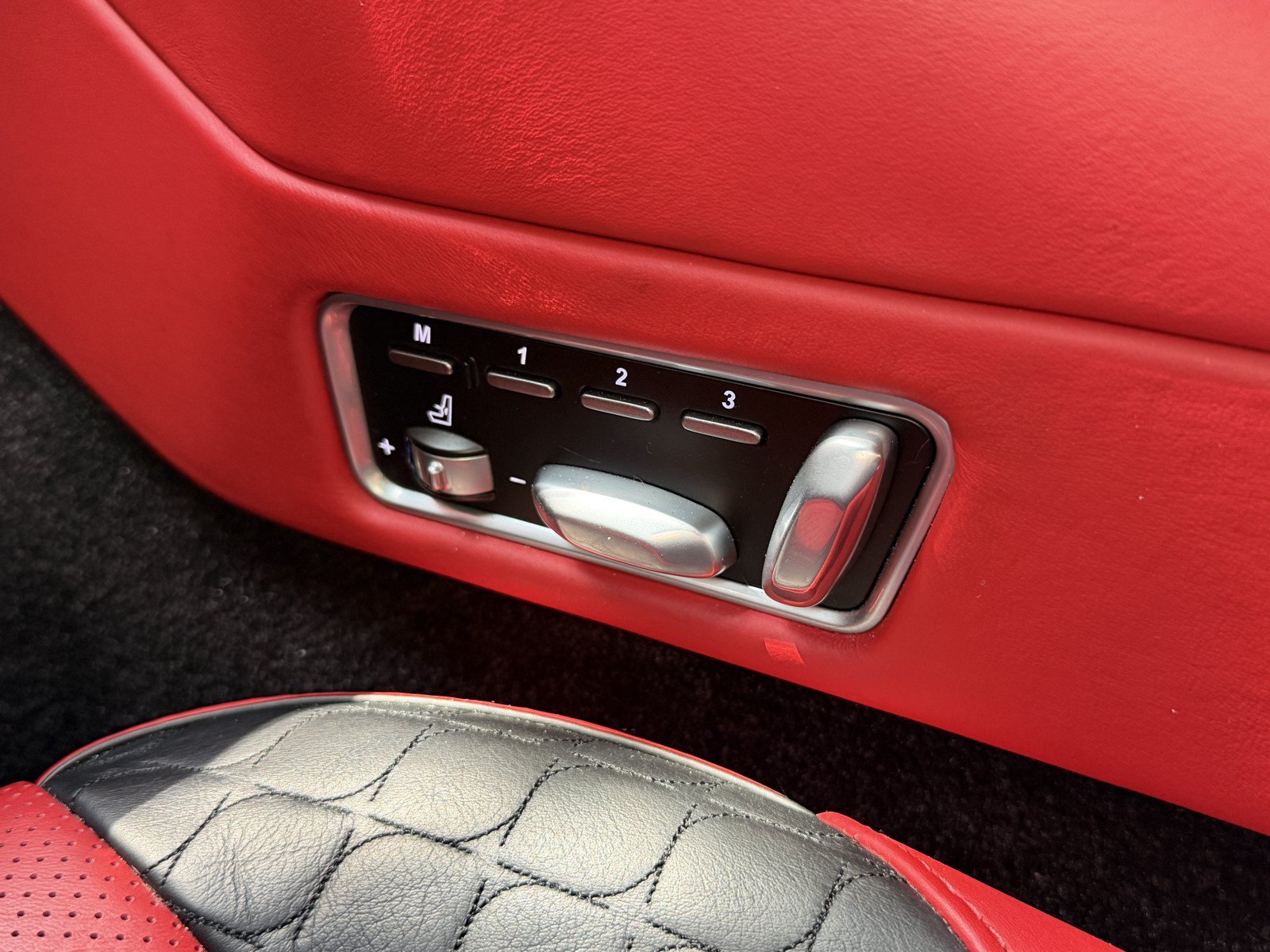 Used 2014 Aston Martin Vanquish Coupe RWD image 30