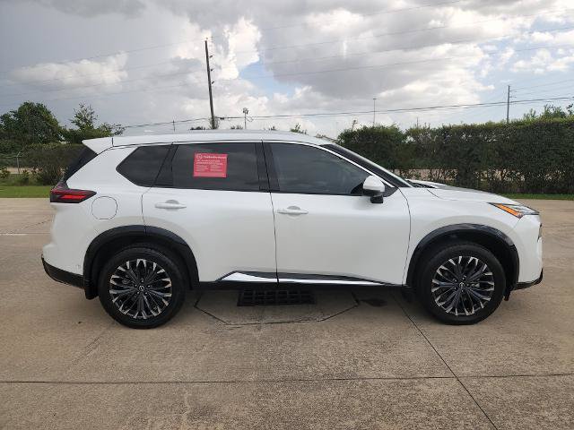 Certified 2024 Nissan Rogue Platinum w/ Platinum Premium Package FWD image 4