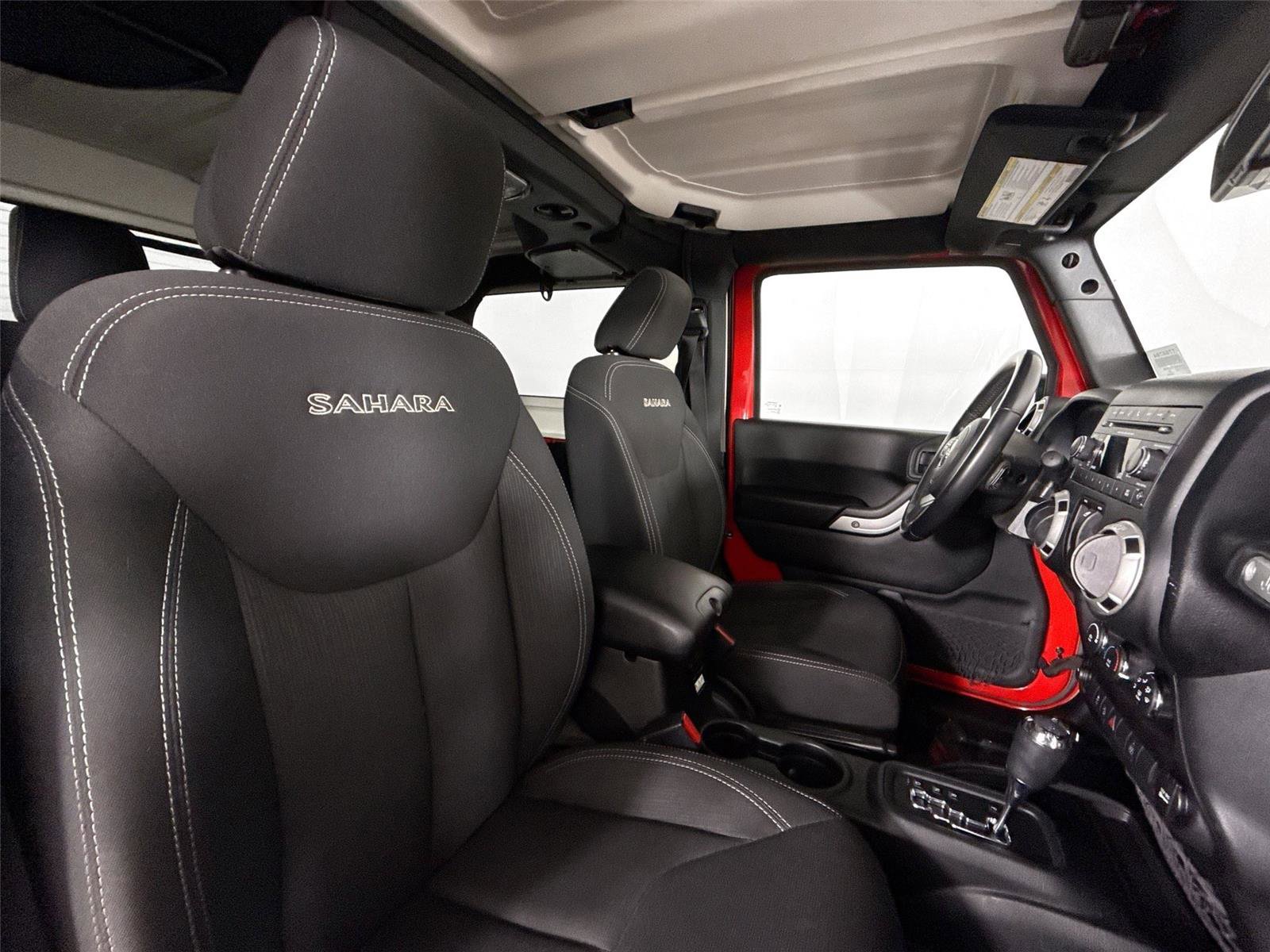 Used 2017 Jeep Wrangler Sahara w/ Connectivity Group image 34