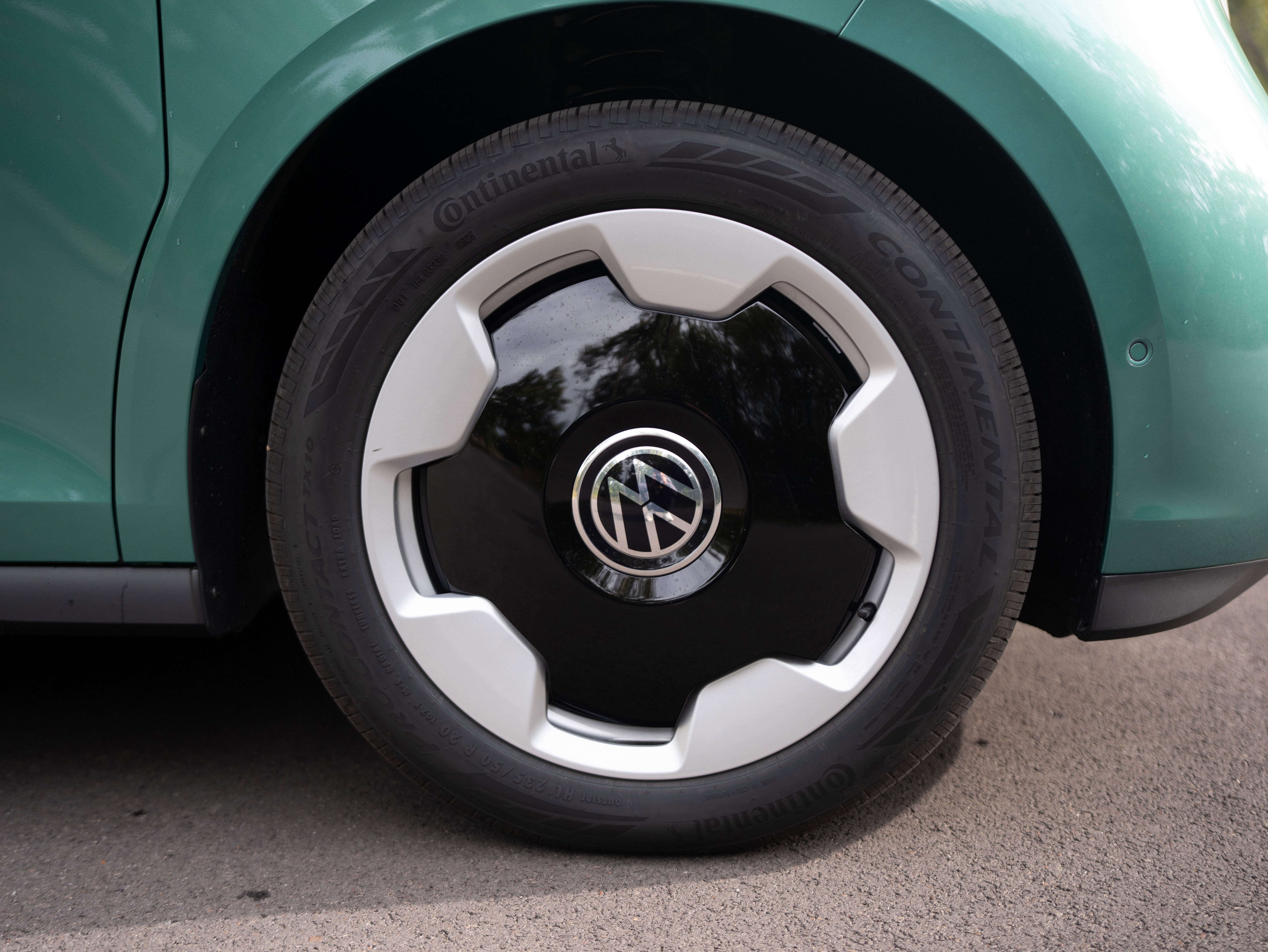 New 2025 Volkswagen ID. Buzz Pro S Plus image 11