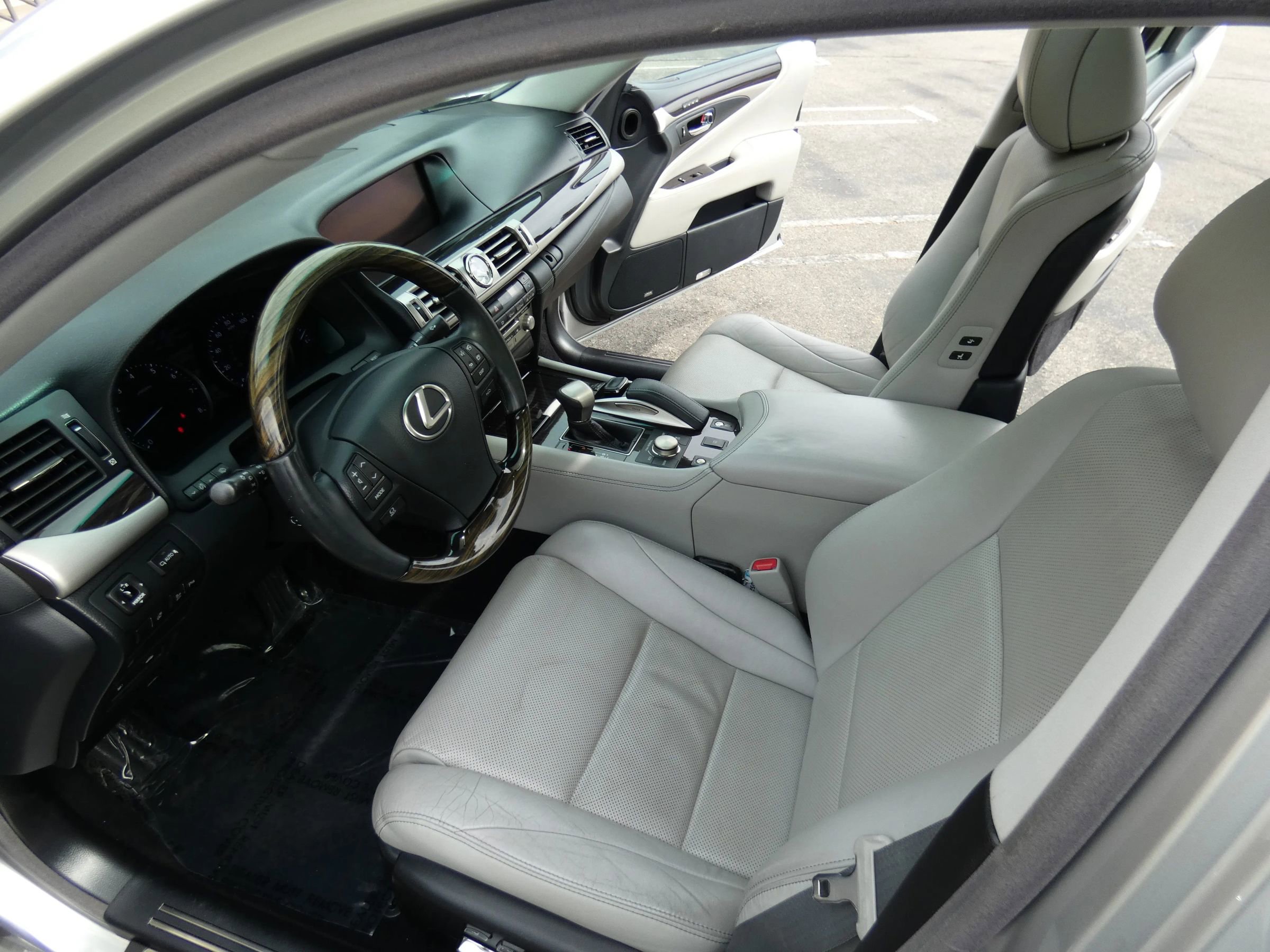 Used 2016 Lexus LS 460 w/ Comfort Package image 66