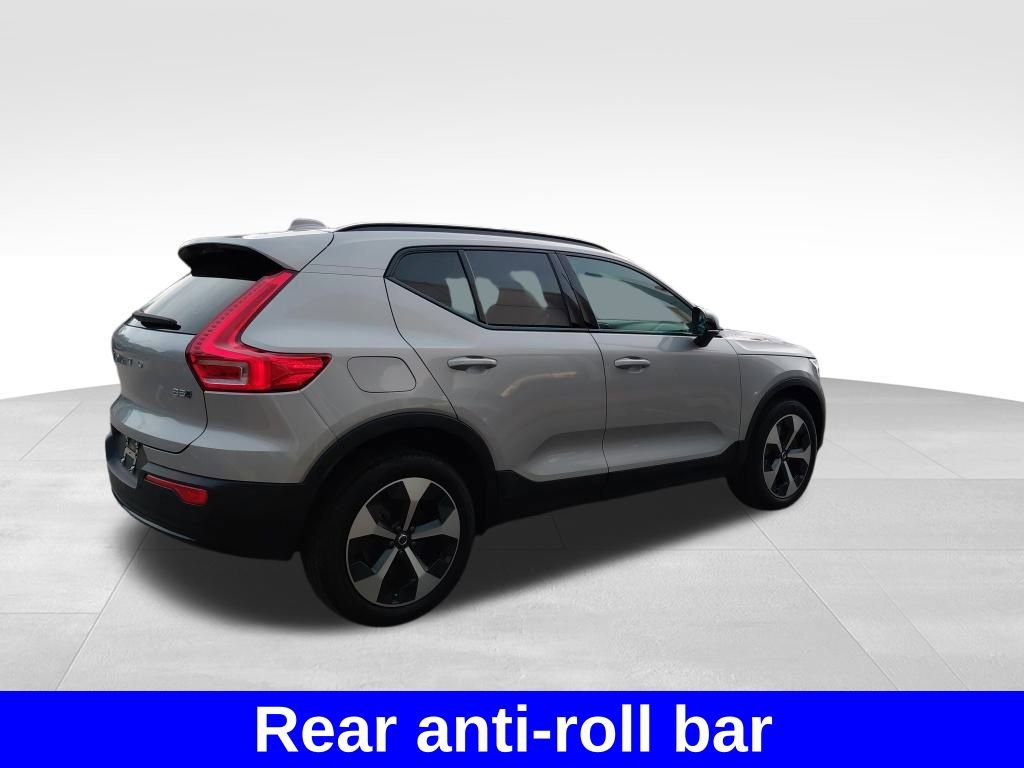 Used 2024 Volvo XC40 B5 Plus image 18
