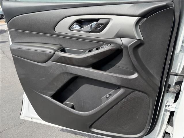 Used 2023 Chevrolet Traverse LT image 15