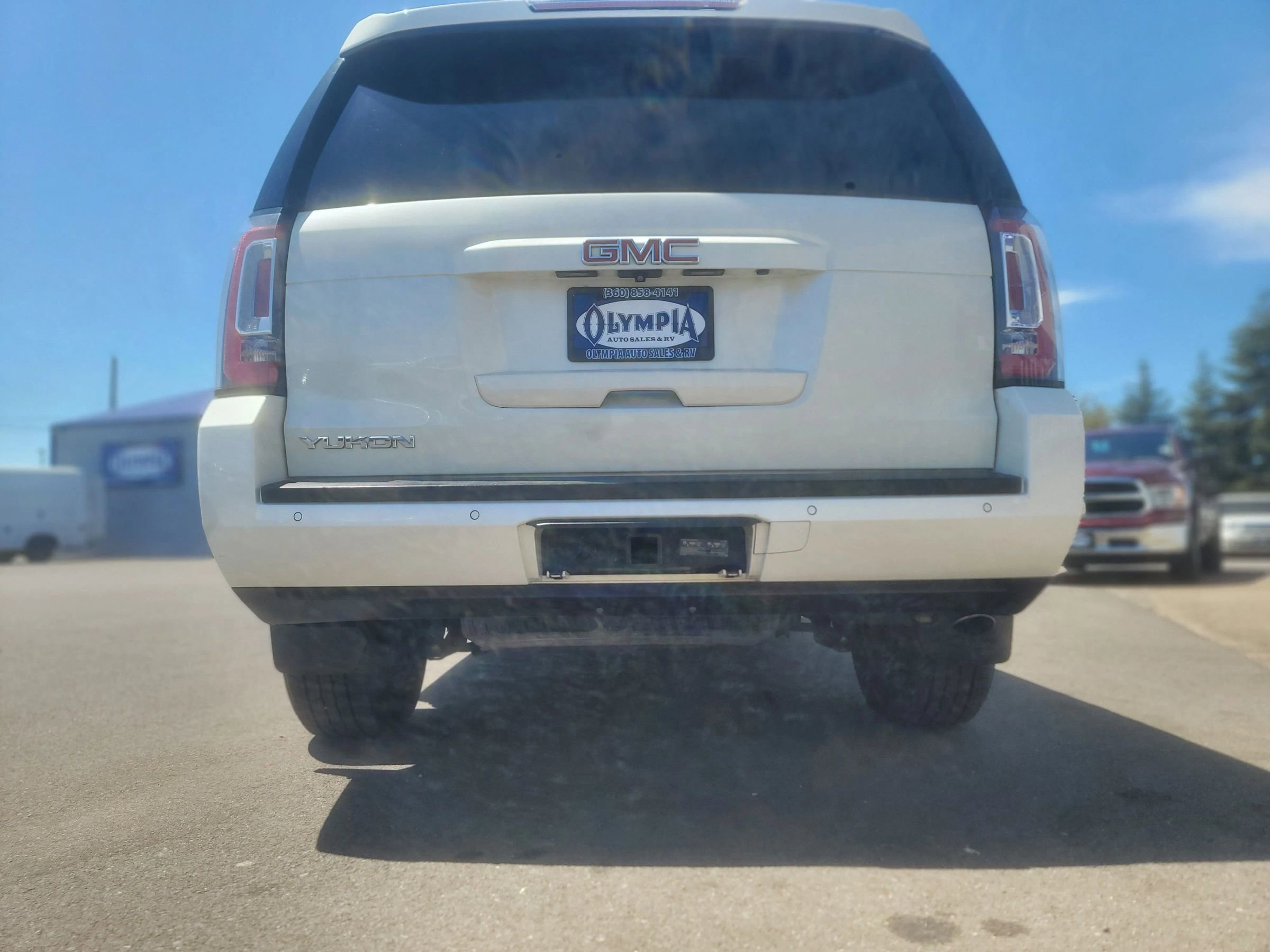 Used 2015 GMC Yukon SLT w/ HD Trailering Package AWD/4WD image 29