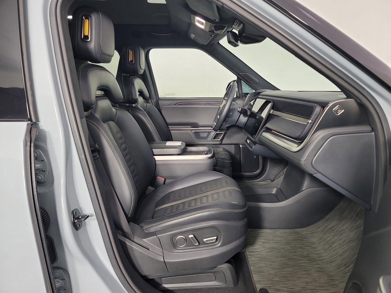 Used 2024 Rivian R1T Adventure AWD/4WD image 23