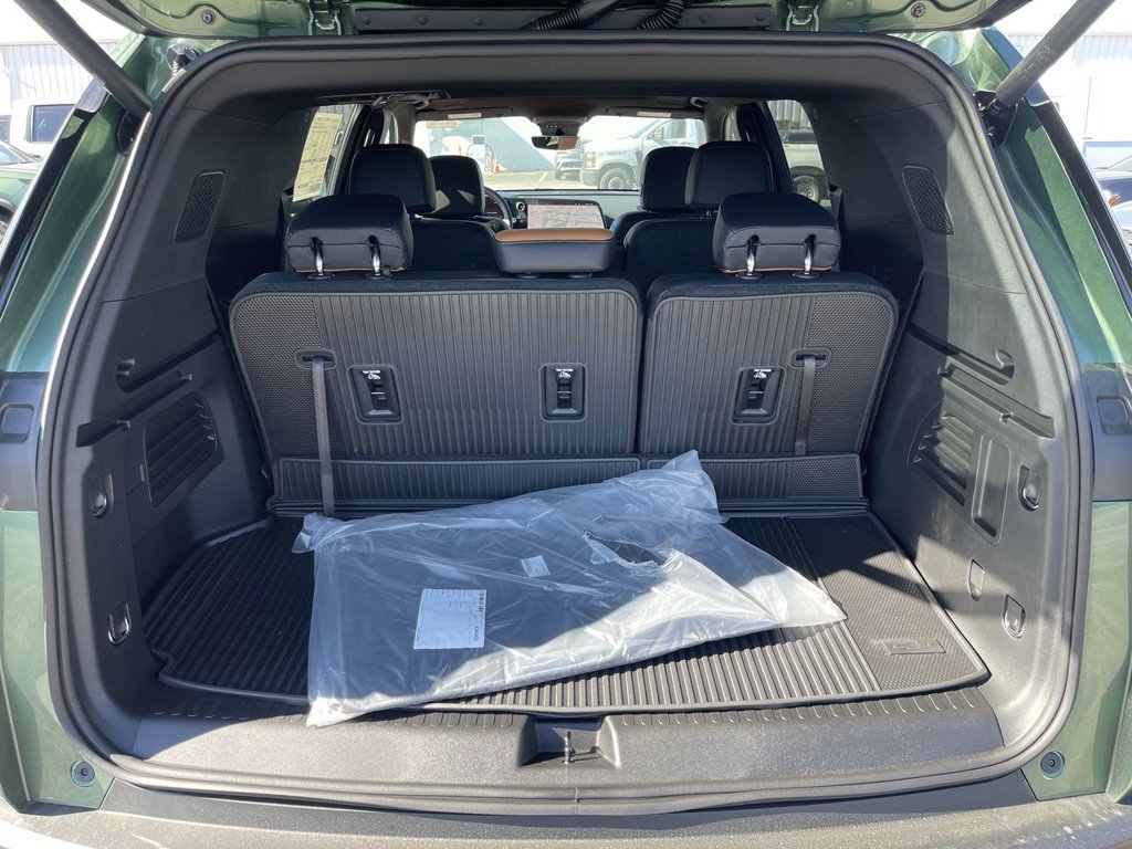 New 2027 Chevrolet Traverse Z71 w/ Driver Confidence Package AWD/4WD image 25