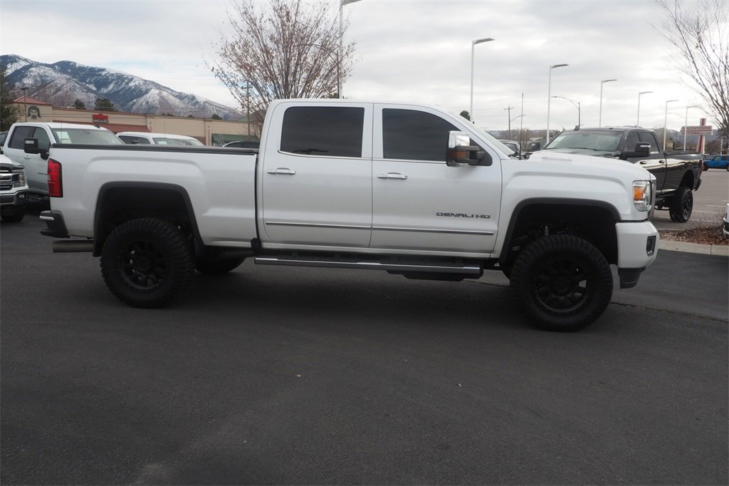 Used 2019 GMC Sierra 2500 Denali w/ Duramax Plus Package image 3