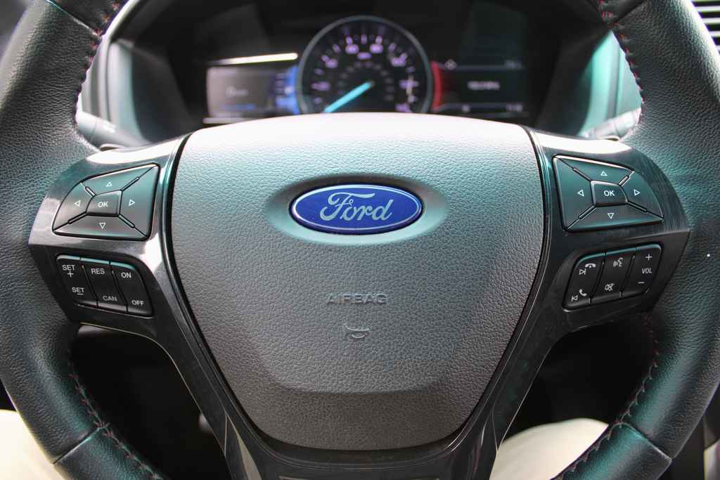 Used 2018 Ford Explorer Sport AWD/4WD image 16