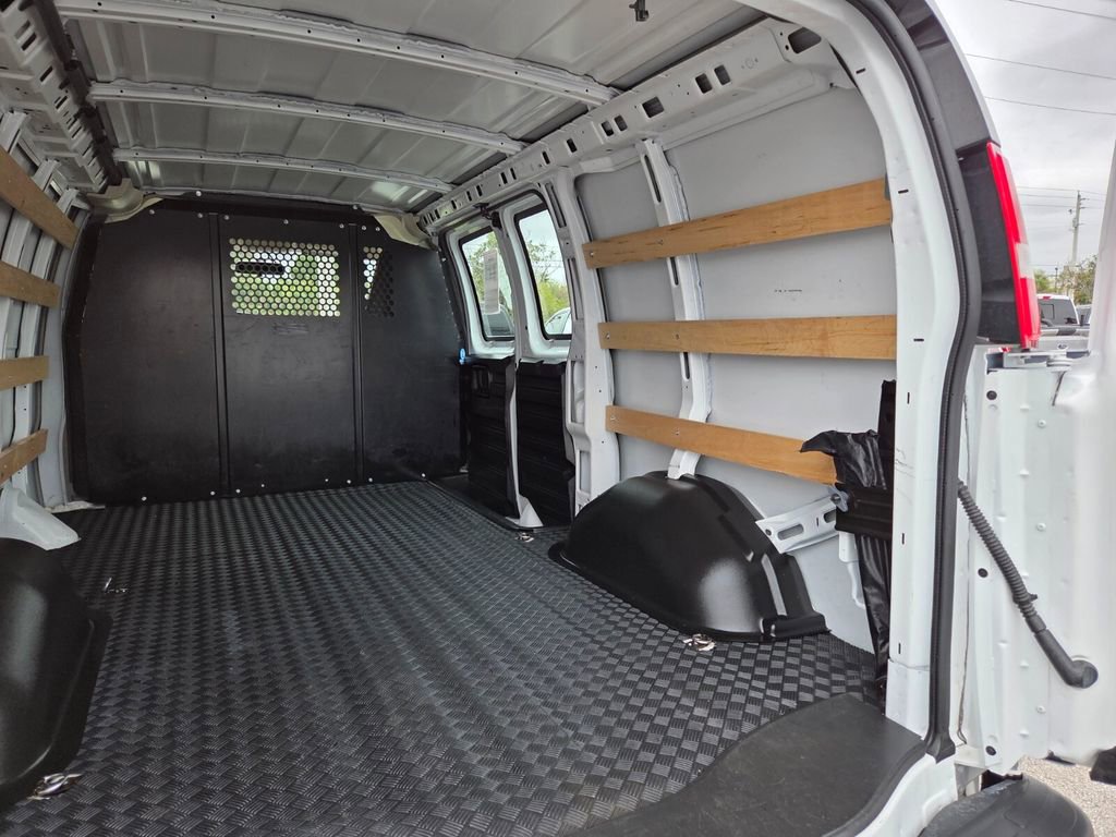 Used 2024 GMC Savana 2500 w/ Driver Convenience Package image 15