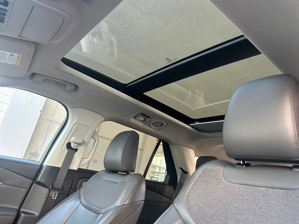 Used 2025 Ford Explorer Active w/ Active Comfort Package AWD/4WD image 25