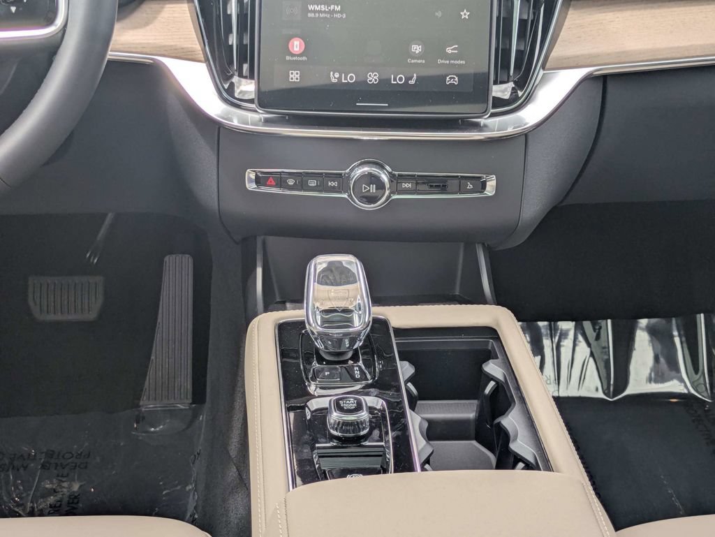 New 2026 Volvo XC90 B6 Plus w/ Protection Package Premier AWD/4WD image 21