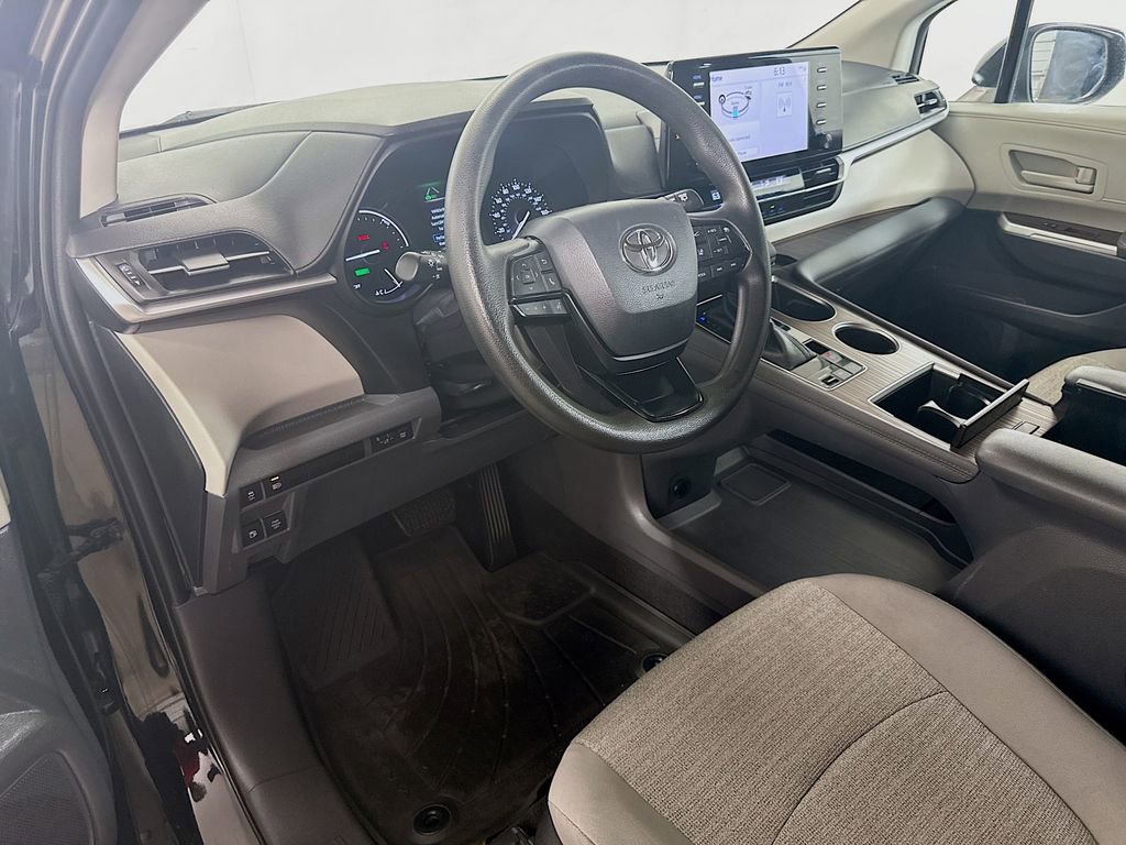 Certified 2022 Toyota Sienna LE FWD image 10