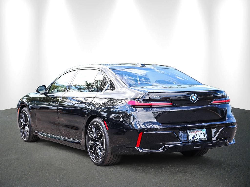 Used 2026 BMW 750e xDrive AWD/4WD image 4