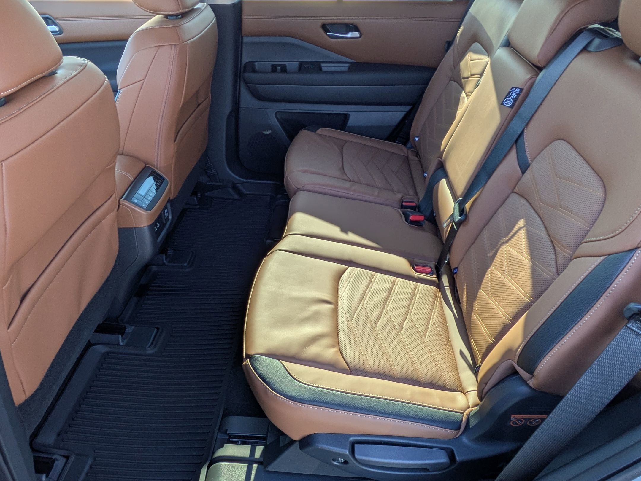 New 2025 Nissan Pathfinder Platinum w/ Cargo Package image 23