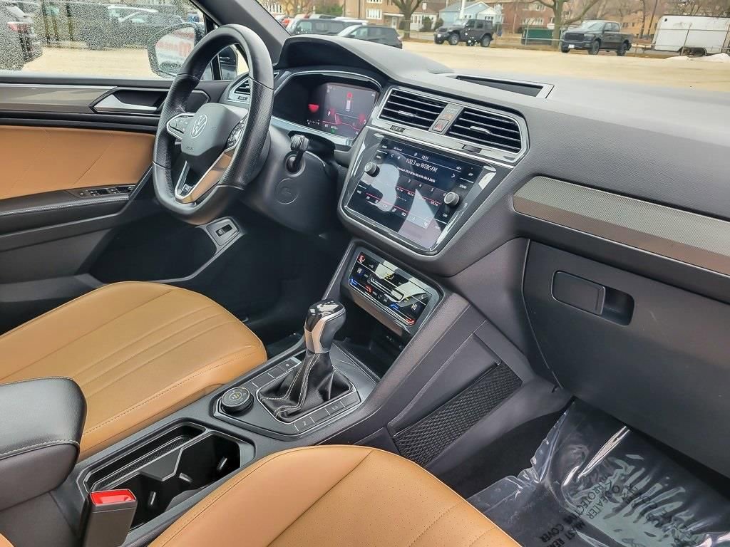 Used 2022 Volkswagen Tiguan SE R-Line image 25