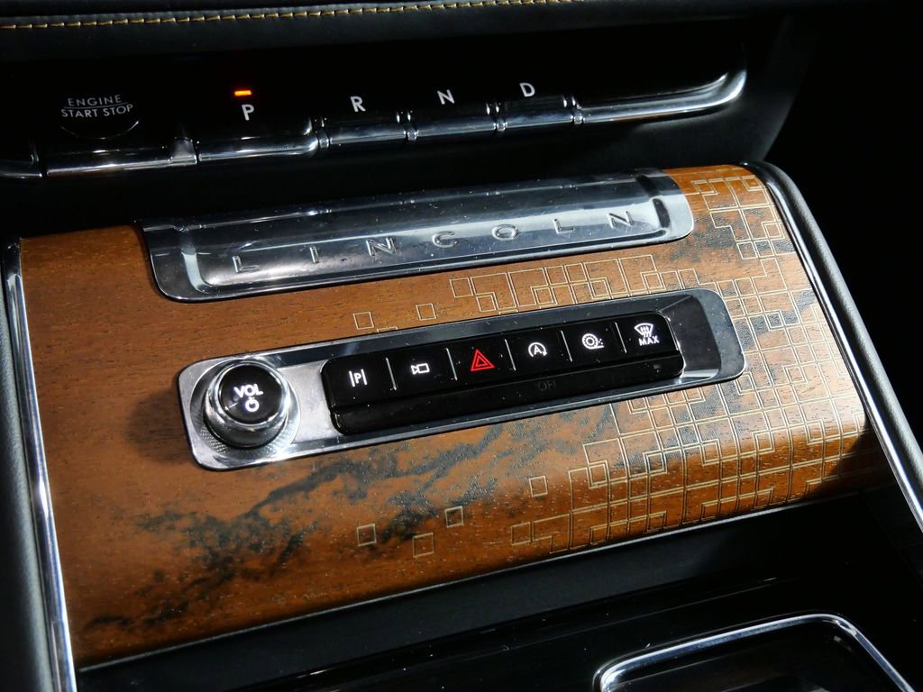 Certified 2025 Lincoln Aviator Black Label AWD/4WD image 27