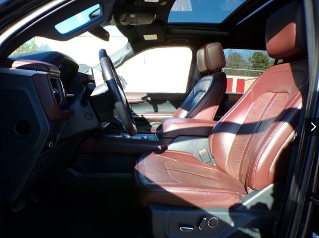 Used 2023 Ford Expedition Max Limited image 4