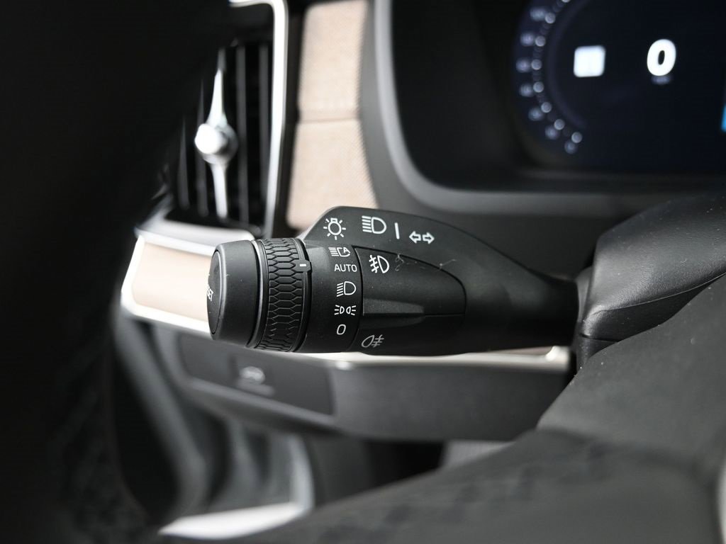 New 2026 Volvo XC90 B6 Plus w/ Protection Package Premier image 16