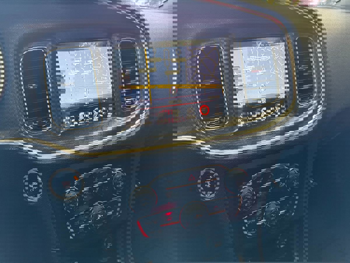 Used 2015 Dodge Charger R/T RWD image 25