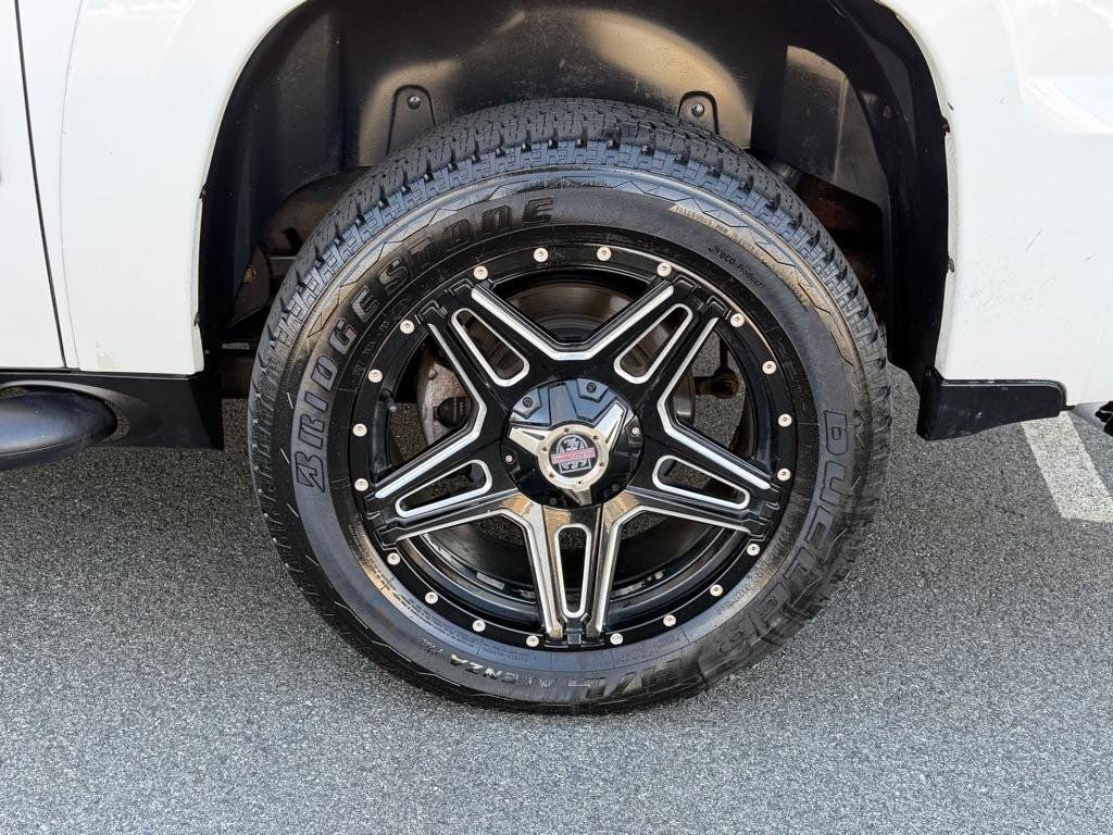 Used 2010 Chevrolet Avalanche LT w/ Suspension Package, Off-Road AWD/4WD image 13