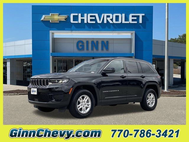 Used 2024 Jeep Grand Cherokee Laredo image 1