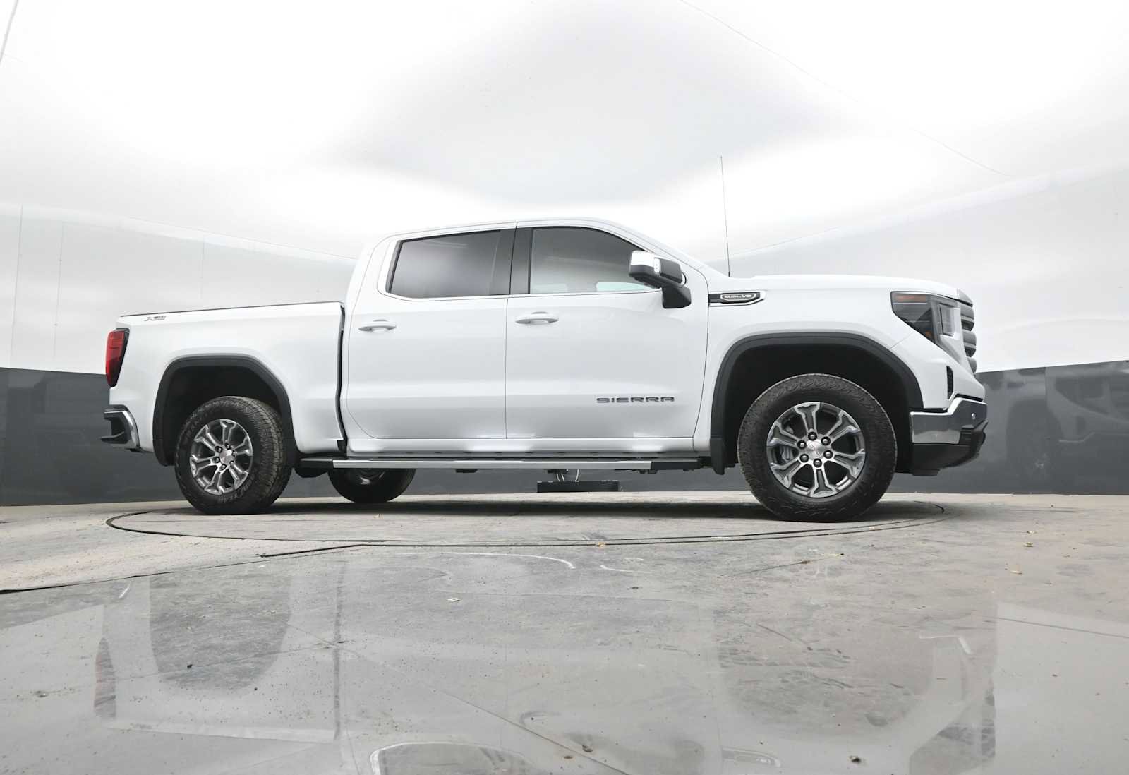 New 2026 GMC Sierra 1500 SLE image 42
