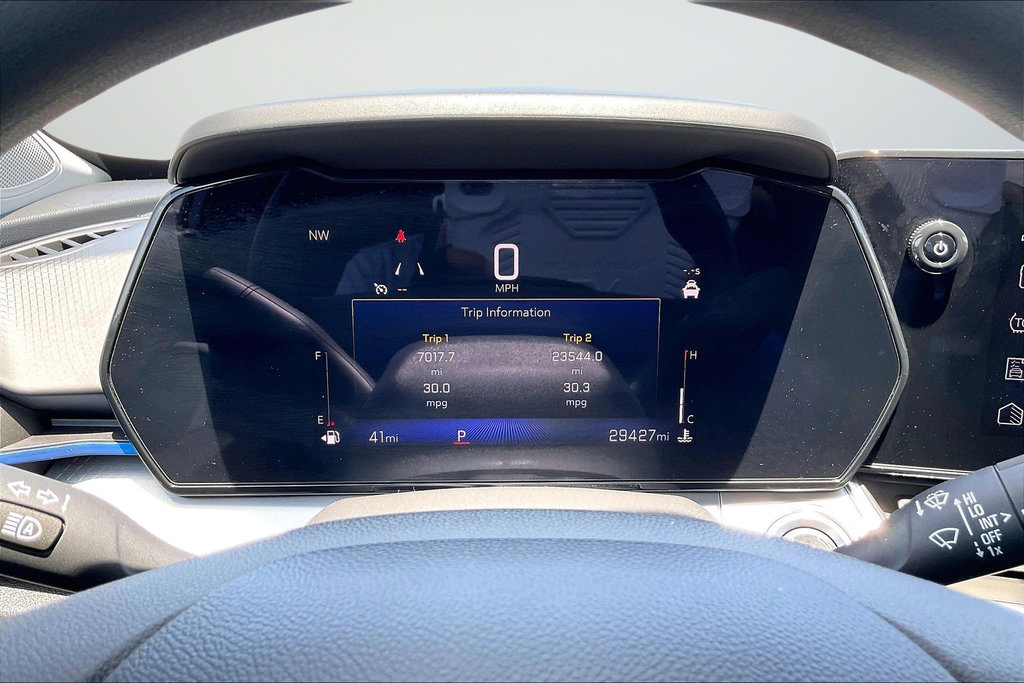Used 2025 Chevrolet Trax LT FWD image 11