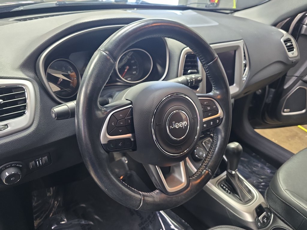 Used 2021 Jeep Compass Latitude w/ Sun and Sound Group AWD/4WD image 16