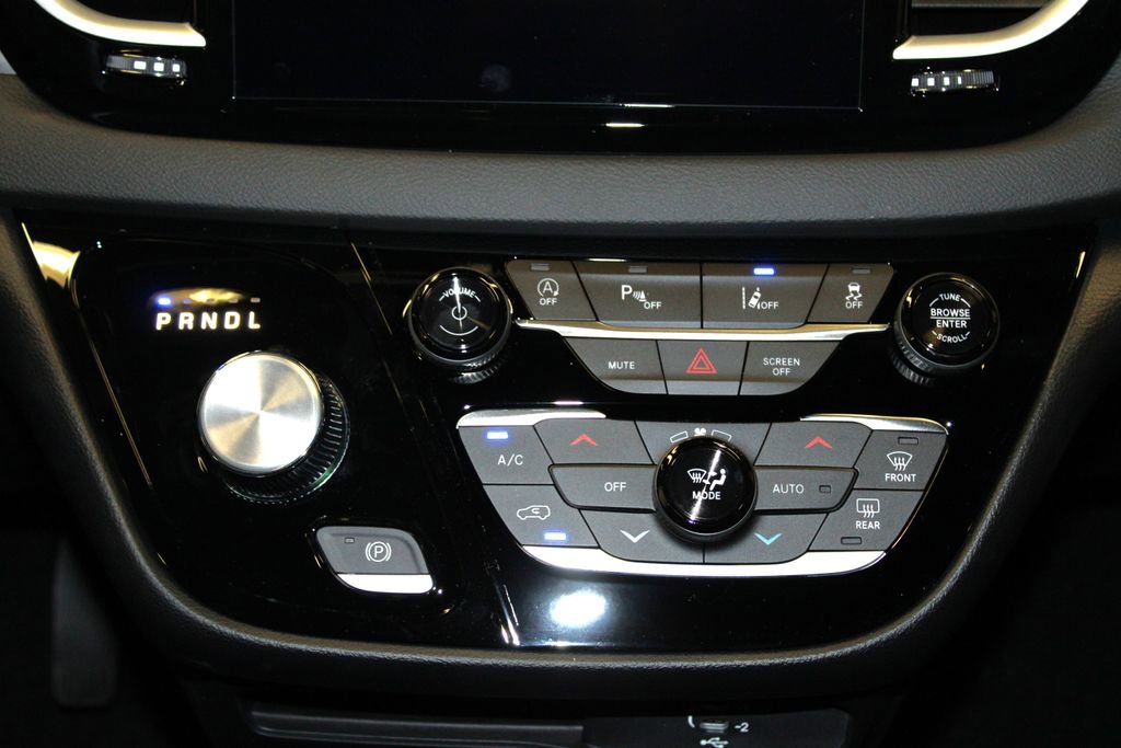 New 2026 Chrysler Voyager LX image 18