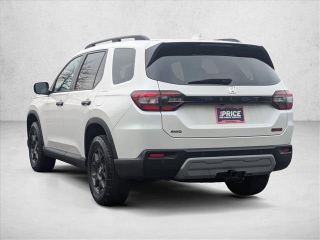 Used 2025 Honda Pilot TrailSport image 8
