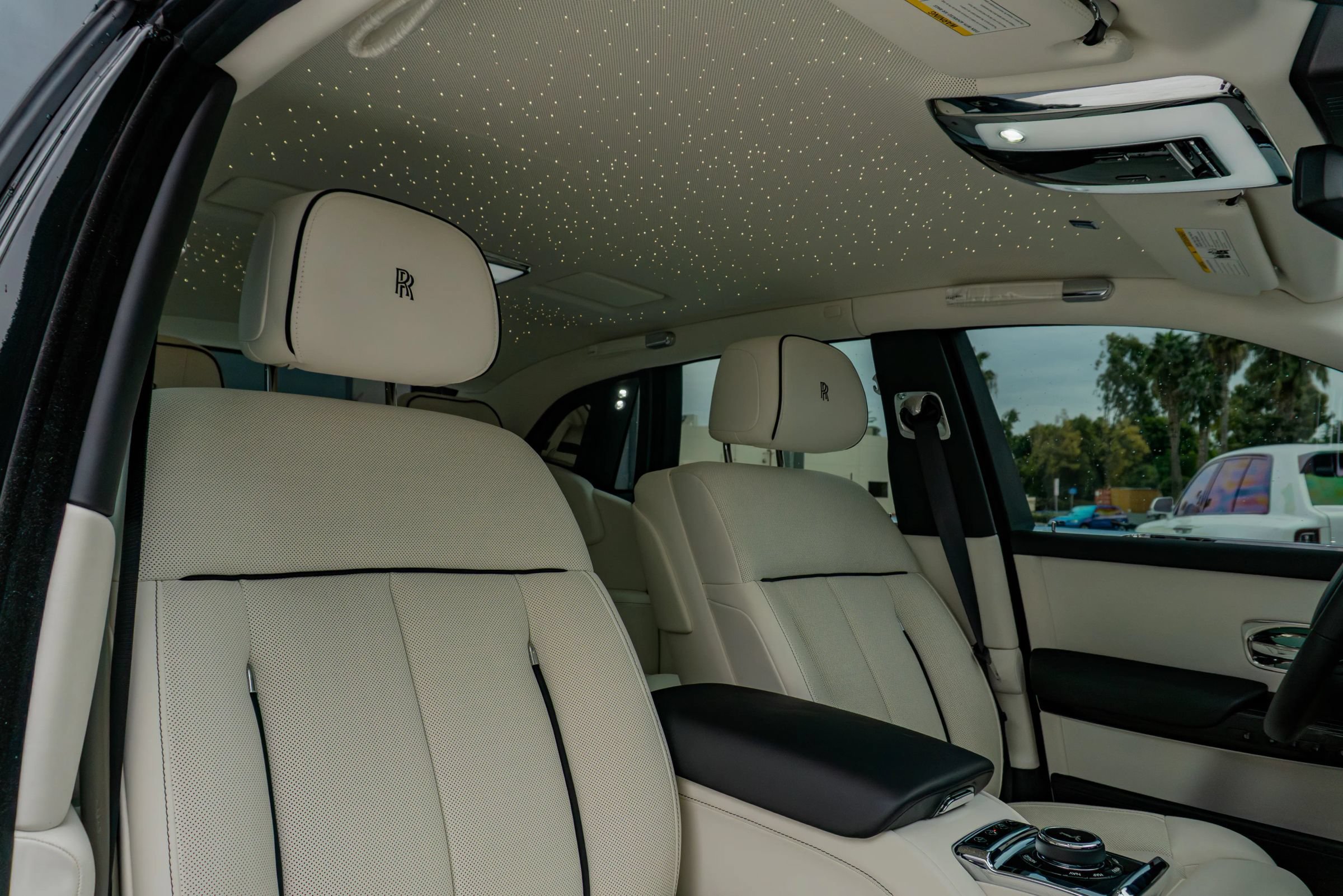Used 2024 Rolls-Royce Phantom Sedan RWD image 61