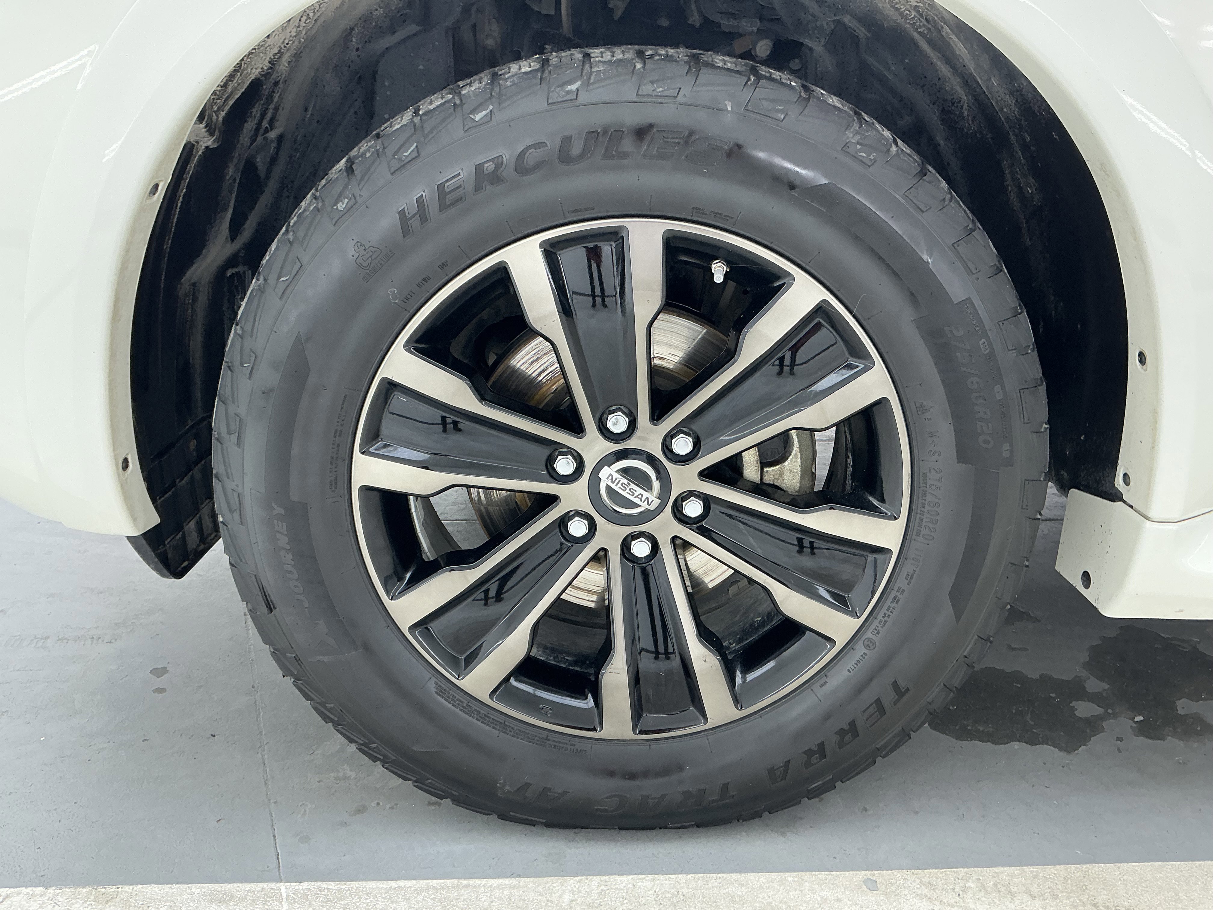 Used 2019 Nissan Armada Platinum w/ Interior Lighting Package image 17