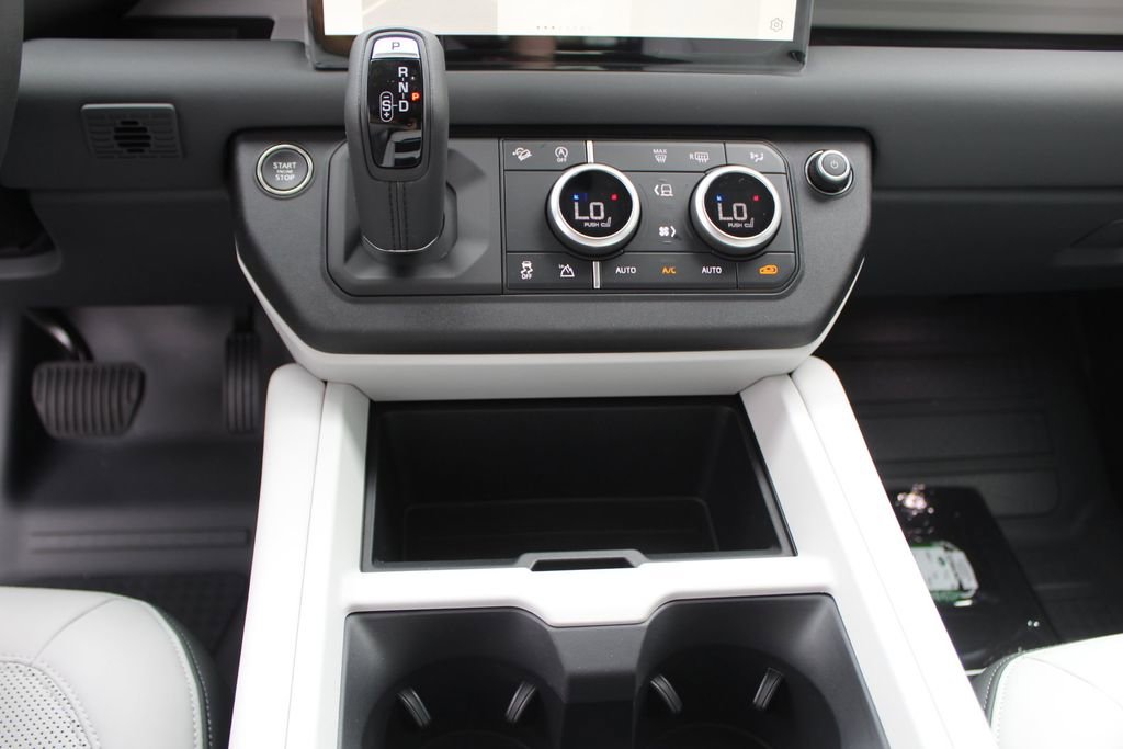 Used 2025 Land Rover Defender 110 S image 13